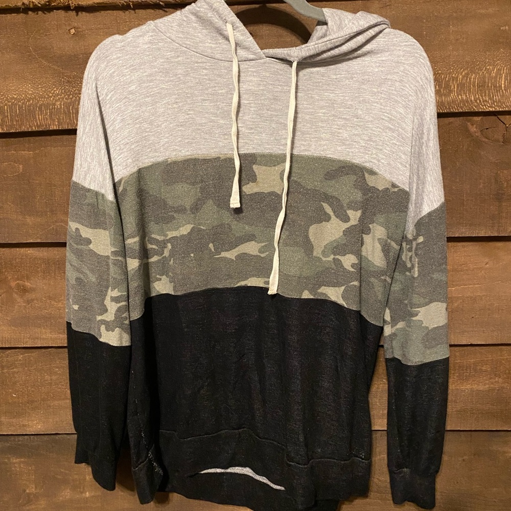 Stylish Gray and Black Camo Women's Hoodie